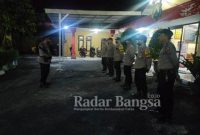 Jajaran Polsek tengah Lumajang saat apel di Mapolsek Sukodono.