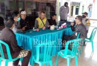  Kapolsek Tempeh, Iptu. Lugito, S.H, bersama anggotanya saat bersilaturahmi ke Pemdes Jokarto