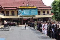 erguruan pencak silat di Lumajang menggelar apel deklarasi damai dan doa bersama, di halaman Mapolres Lumajang, Kamis (29/12/2022). (Dok Polres Lumajang)