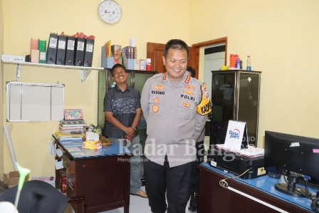  Kapolresta Sidoarjo Kombes Pol. Kusumo Wahyu Bintoro saat mengecek Polsek Buduran, Rabu (28/12) (Dok Polresta Sidoarjo)