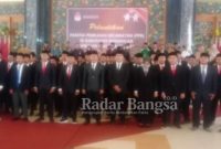 Prosesi pelantikan 90 orang Panitia Pemilihan Kecamatan (PPK) Pemilu 2024,  di Gedung Rato Ebu Jalan.Jend A. Yani, Kelurahan Demangan, Kecamatan kota Bangkalan, Kabupaten Bangkalan, Rabu (04/01/2023) (Istimewah/Ruslan/RB)