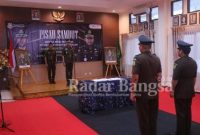 Upacara Sertijab Kasi Intel Bangkalan di Aula Kejari Bangkalan. Senin (02/01). (Dok Foto Ruslan)