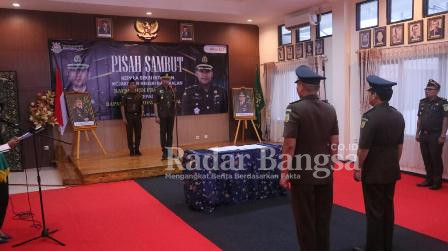 Upacara Sertijab Kasi Intel Bangkalan di Aula Kejari Bangkalan. Senin (02/01). (Dok Foto Ruslan)