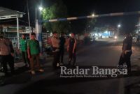 Anggota Polsek Pasirian, ketika berkegiatan Patroli strong poin. (Dok Polsek Pasirian, for Riyaman/RB)