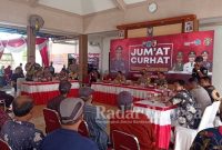 Kegiatan Jumat Curhat Polres Lamongan di Balai Desa Kramat, Kecamatan Lamongan Kota, Jumat (13/1). (Dok Polres Lamongan for RadarBangsa.co.id)