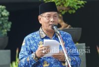 Wakil Bupati Lamongan Abdul Rouf saat memimpin apel Korpri pertama di tahun 2023, Selasa (17/1) di halaman Pemkab Lamongan. (Istimewa for RadarBangsa.co.id)