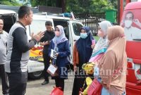Kapolresta sidoarjo melakukan bakti kesehatan di pasar sukodono .Jum at (20/1/2023) (Foto ; Rino Tutuko)