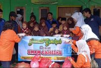 Kegiatan Jum'at Berkah di Pengasuh Ponpes Hidayatul Mubtadi-ien dan Panti Asuhan Anak Yatim Al Fajriyah Desa Kunjang (foto: Rurin)