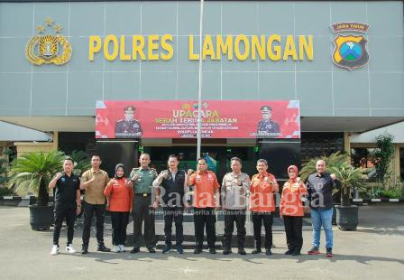 Tim Risk Assessment  saat Foto bersama di halaman Mapolres Lamongan ( Istimewa for RB)