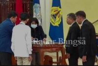 Rektor USM saat melantik Pengurus baru organisasi mahasiswa (Orma )  di Auditorium Widjatmoko USM. Selasa (10/1/2023) (Dok foto For Agus/RadarBangsa.co.id) 