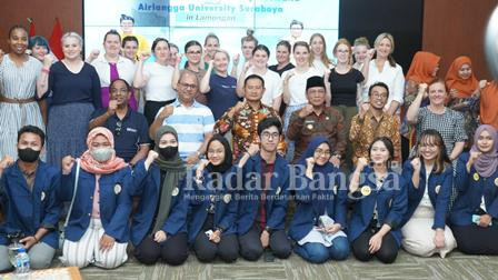 Kegiatan Student Inbound dalam Program New Colombo Plan Bekerjasama dengan Federation Unversity Australia dan Unair,  di Ruang Command Center Pemkab Lt.3.Kamis (19/1) (Dok kmf for RadarBangsa.co.id)