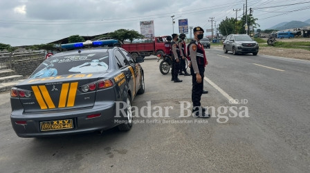 Jajaran Personil Polres Pringsewu Saat Ops Cipta kondisi disimpang Tugu Gajah, Selasa, (03/01/2023) (Dok Polres Pringsewu)