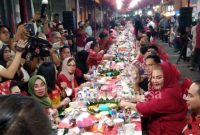 Jamuan makan Tuk Panjang di Jl Gang Warung,Jumat malam (20/01/2023)
(Dok foto: Agus Prajitno)