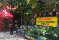 Gufron S Pd M Pd kepala sekolah SMPN 3 Candi didepan Taman Love .Kamis (5/1/2024) (Istimewa/Rino/RB)