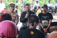 Kapolresta Sidoarjo Komisaris Besar Polisi Kusumo Wahyu Bintoro menyempatkan diri untuk bertatap muka ngobrol seputar Kamtibmas bersama warga Dusun Bulang, Desa Kloposepuluh, Kecamatan Sukodono, Kabupaten Sidoarjo. Selasa (3/1/2023) (Dok Polresta Sidoarjo)