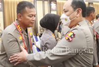 Kapolresta menerima penghargaan dari menteri PAN RB ,Selesa (21/2) di Mabes (Foto: Radarbangsa co id )
