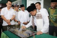 Wakil Ketua DPR RI Abdul Muhaimin Iskandar saat meresmikan Rusunawa STAI Syaichona Moch cholil Bangkalan, Minggu (26/02/2023). (Dok Istimewa for RB)