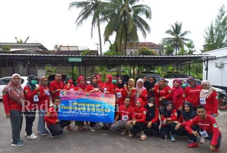 Photo bersama pegawai Puskesmas Rawat Inap Cidaun, kabupaten Cianjur, Provinsi Jawa Barat pada saat pemeriksaan kebugaran karyawan. (Dok photo RadarBangsa.co.id/AE Nasution)