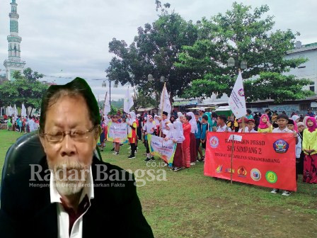 Ketua Koordinator Wilayah Satuan Pelayanan Pendidikan Dasar Kecamatan Sindangbarang Dudi Darmawan S.Pd sedang menyampaikan tentang gelar pekan kreativitas siswa tingkat sekolah dasar. (Dok photo RadarBangsa.co.id/AE Nasution)