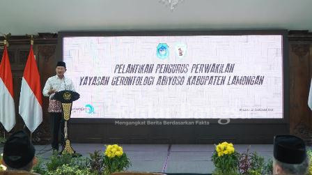 Bupati Lamongan Yuhronur Efendi saat sambutan pelantikan pengurus Yayasan Gerontologi Abiyoso (YGA) Lamongan masa jabatan 2022-2027. Selasa (31/01) (Dok pemkab for RB)