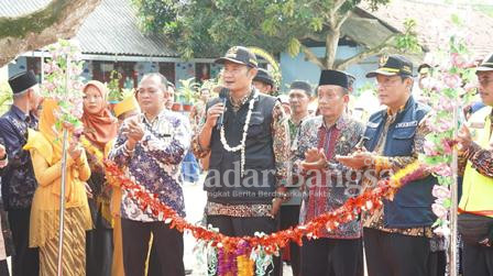 Bupati Lamongn yuhronur Efendi meresmikan Pembangunan (09/02). (Dok Pemkab Lamongan for RB)