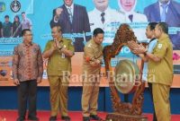 Bupati Lamonga Yuhronur Efendi saat menggelar Campus Expo di Aula KORPRI Lamongan, Selasa (31/1) (ISTIMEWA for RB)