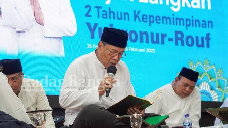 Wakil Bupati Abdul Ro’uf,
saat mengikuti Khotmil Qur'an 
di Pendopo Lokatantra Kabupaten Lamongan,  ,Minggu (26/2) (Dok foto Pemkab Lamongan  for RadarBangsa.co.id)