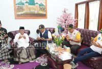 Bupati Lamongan Yuhronur Efendi dan Wakil Bupati Lamongan Abdul Rouf saat silaturahmi ke Pondok Al Mizan Lamongan, Minggu (26/02) (Dok Pemkab Lamongan for RB)