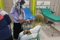 Korban saat mendapatkan perawatan di rumah sakit di Lamongan (Dok Polres Lamongan for RadarBangsa.co.id)