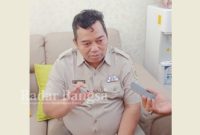 Kepala seksi Pengendalian dan Penanganan Sengketa Tanah BPN Kabupaten Lumajang, Tatang Haryadi, ketika ditemui awak media di ruang kerjanya, Selasa (28/2/2023) (Dok Riyaman/Radarbangsa.co.id)