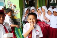 Siswa-siswi tingkat sekolah dasar di Kecamatan Lawang Kidul yang mengikuti kegiatan Eye Clinic Go to School pada 13-23 Februari 2023 (Dok foto PTBA for RadarBangsa.co.id)