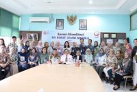 Kepala Rumah Sakit Bukit Asam Medika, dr.Bandriyo Sudarsono Bersama Seluruh Jajaran Rumah Sakit (Dok Humas for Usman/RB)