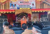 Bupati Benny Utama sedang memberikan arahan saat Musrenbang di kecamatan Mapattunggul (Dok foto Pemkab Pasaman for Anafiah)