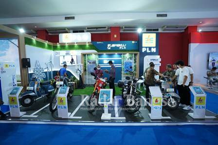 PT PLN menghadirkan 12 motor listrik hasil konversi dari motor BBM di Indonesia International Motor Show (IIMS) 2023 yang berlangsung di JIExpo Kemayoran, Jakarta, mulai 16 -26 Februari 2023 (Dok PLN for RadarBangsa.co.id)