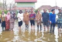 Komisi D Melakukan Sidak Banjir Didesa Banjar Asri Dan
Dung Banteng .Senin (31/1/2023) (Foto : Radarbangsa co id )