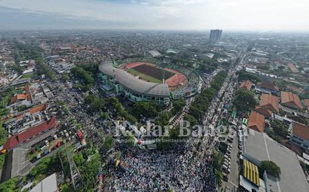 Tanpak dari atas, puncak peringatan Hari Lahir (Harlah) Satu Abad Nahdlatul Ulama (NU) di Sidoarjo, Jawa Timur (7/02)( Dok ISTIMEWA for RadarBangsa.co.id)