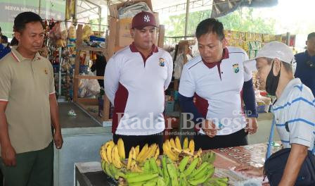 Polresta survai pasar jelang ramadhan ,jum at (17/2) di pasar sono (Foto : Rino Tutuko)