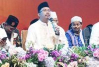 Bupati Sidoarjo memberikan sambutan dalam giat sholawat HUT Sidoarjo ke 164 .Selasa (31/1/2023) Di Lapangan MPP Lingkar Timur ( Foto  Rino/ Radarbangsa co id )