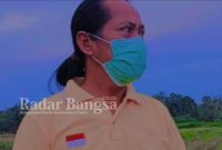 Salah seorang warga Desa Suka Jeruk Kecamatan Masalembu Burhan (Dok foto Surah)