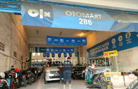 Showroom mobil Otomart 286 di Jalan Kenjeran (Foto : FYW)