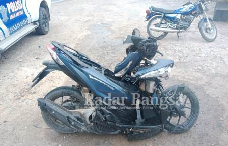 Kondisi sepeda motor korban Kecelakaan maut di Jalinbar Sumatera km 34 Tambahrejo Pringsewu, Sabtu 11/02/2023.( DoK Polres Pringsewu for Darmawan/RB)