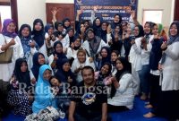 Para Pengurus DPD Garnita Malahayati NasDem Kabupaten Kediri berfoto bersama (foto: Rurin)