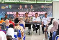Kapolresta lakukan bakti sosial di desa Tlocor Jabon ,Rabu (1/3) (Foto : Rino Tutuko )