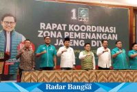 Gus Muhaimin saat foto bersama pada Rapat Koordinasi Pemenangan PKB Zona Jateng-DIY di Kota Solo, Sabtu (25/3/2023). (Dok foto PKB)