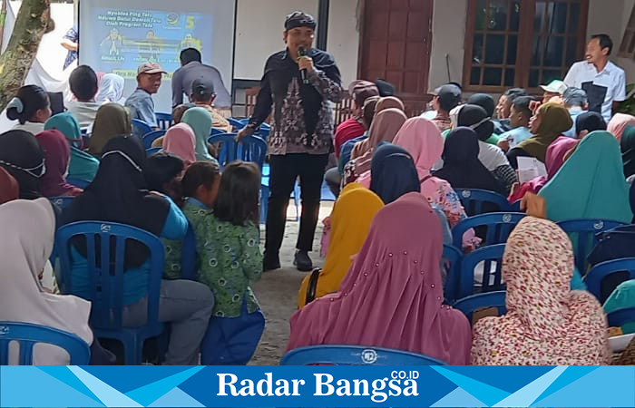 Panglima Nurhadi saat melakukan sosialisasi di Desa Sumberejo, Kecamatan Kandat (foto: Hikam)