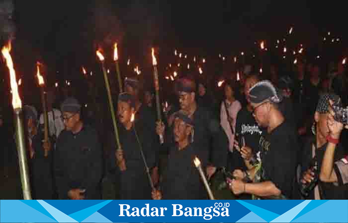 Acara Brokohan dan Lamporan (Oboran), dalam rangka memperingati 117 tahun tertangkapnya Mbah Samin Surosentiko oleh Belanda, Dok pribadi)