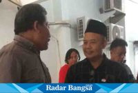 Ketua KPU dan Ketua KIPP selesai audensi ,(29/3) Di KPU Sidoarjo (Foto : Rino Tutuko )
