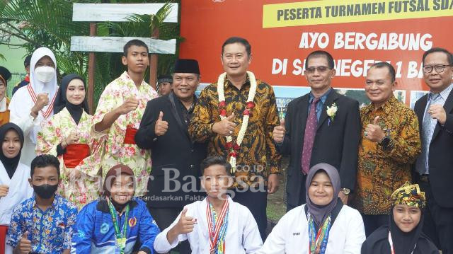 Bupati Lamongan saat menghadiri turnamen futsal SD/SMP (Dok foto Pribadi)