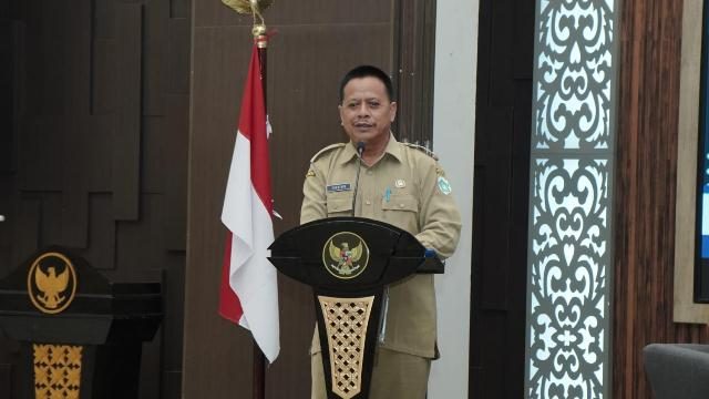 Kepala Dinas BKPSDM Lamongan Shodikin saat membuka seminar yang mengambil tema 