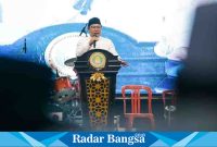 Abdul Muhaimin Iskandar menghadiri puncak peringatan Haul Mbah Banjar, Mbah Mayang Madu dan Raden Qosim ke XXXI di Pondok Pesantren SUnan Drajat, Lamongan, Jawa Timur, Minggu malam (19/3/2023). (Dok foto RadarBangsa.co.id)